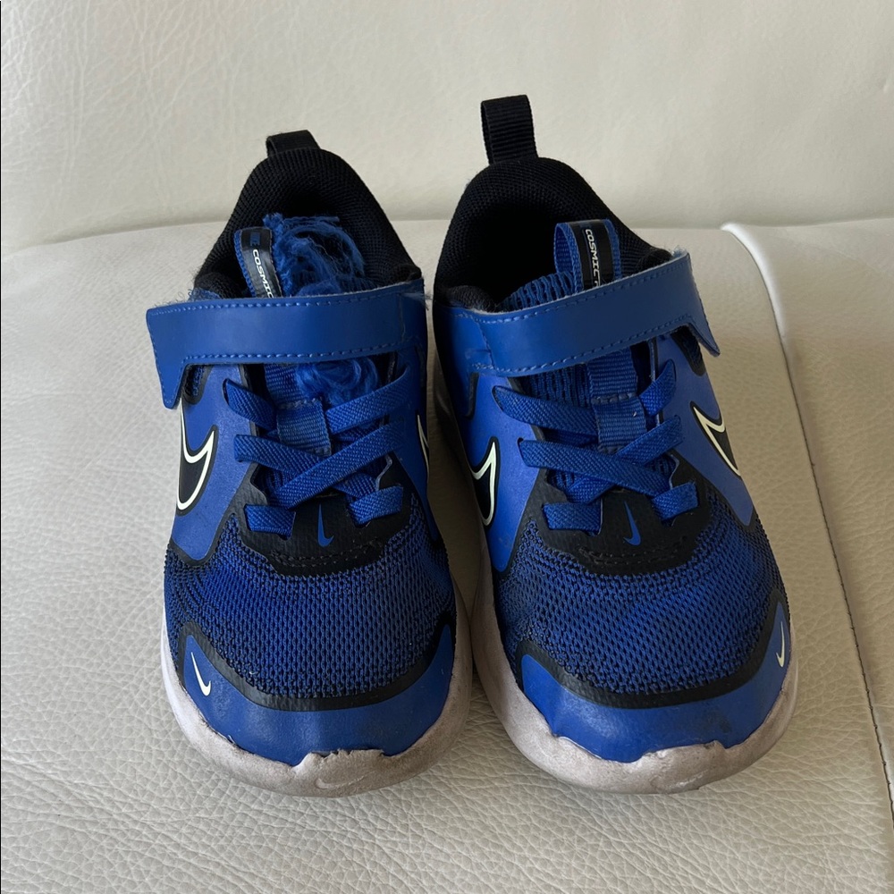 Nike Toddler Cosmic Runner Size  9 1/2